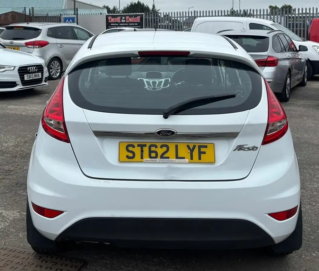 2012-ford-fiesta-125-zetec-5d-big-7