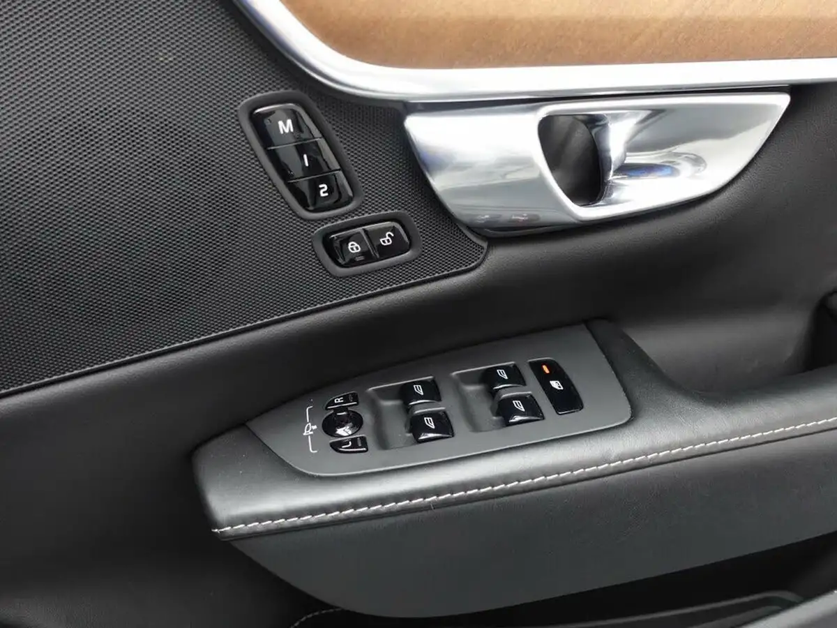 2020-volvo-s90-20td-d4-inscription-plus-big-37
