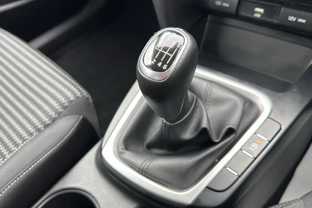 2022-kia-xceed-10-t-gdi-2-big-12