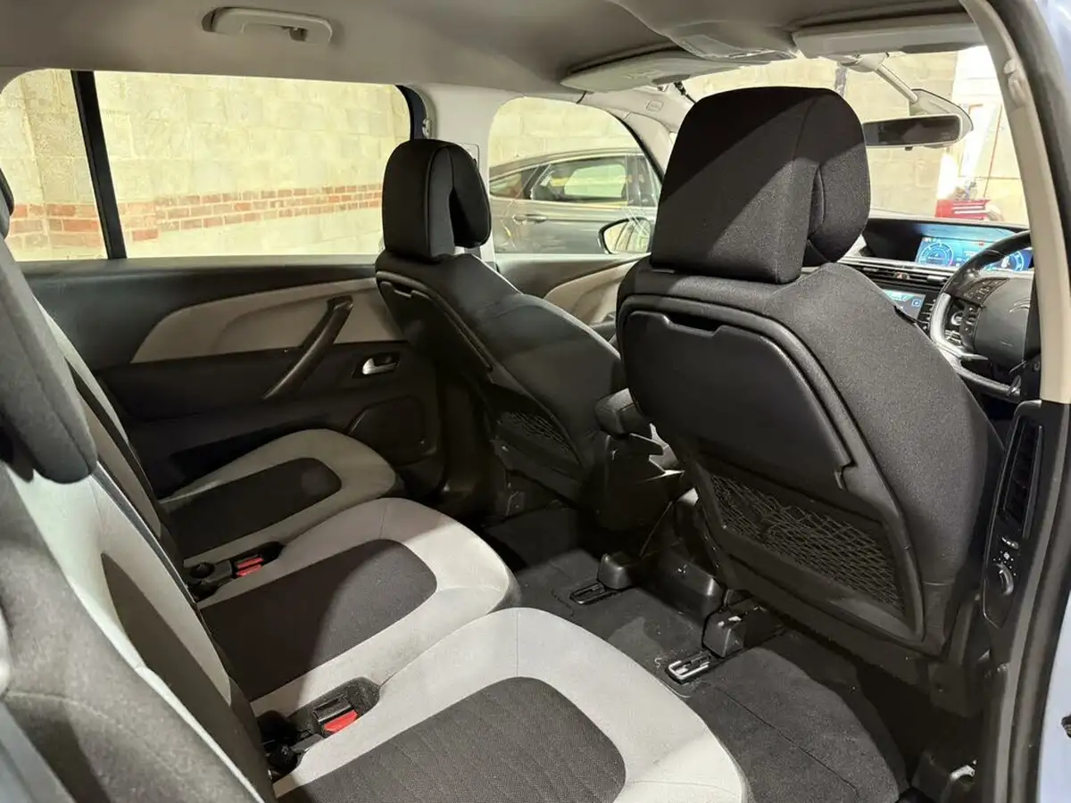 2015-citroen-grand-c4-picasso-16bluehdi-vtr-120ps-eat6-big-19