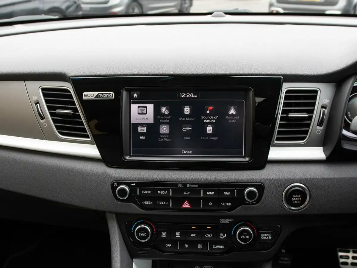 2017-kia-niro-16-gdi-first-edition-big-26