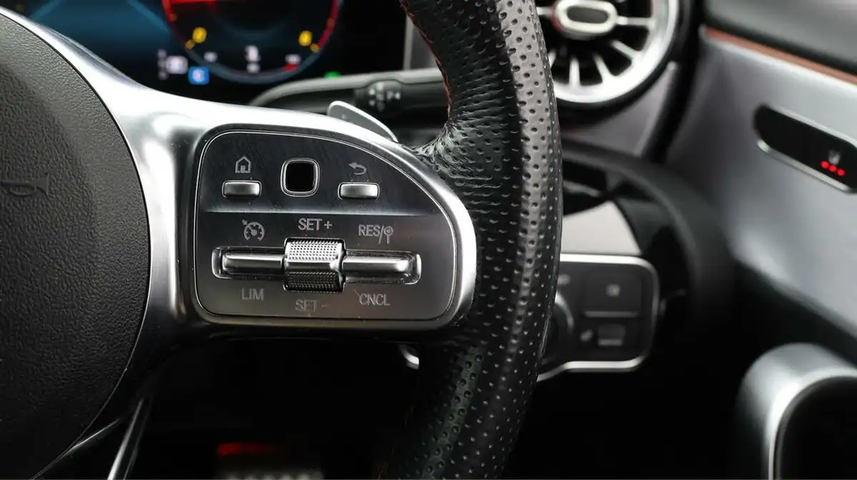 2019-mercedes-benz-a-class-20d-a200d-amg-line-premium-hatchback-5d-big-21