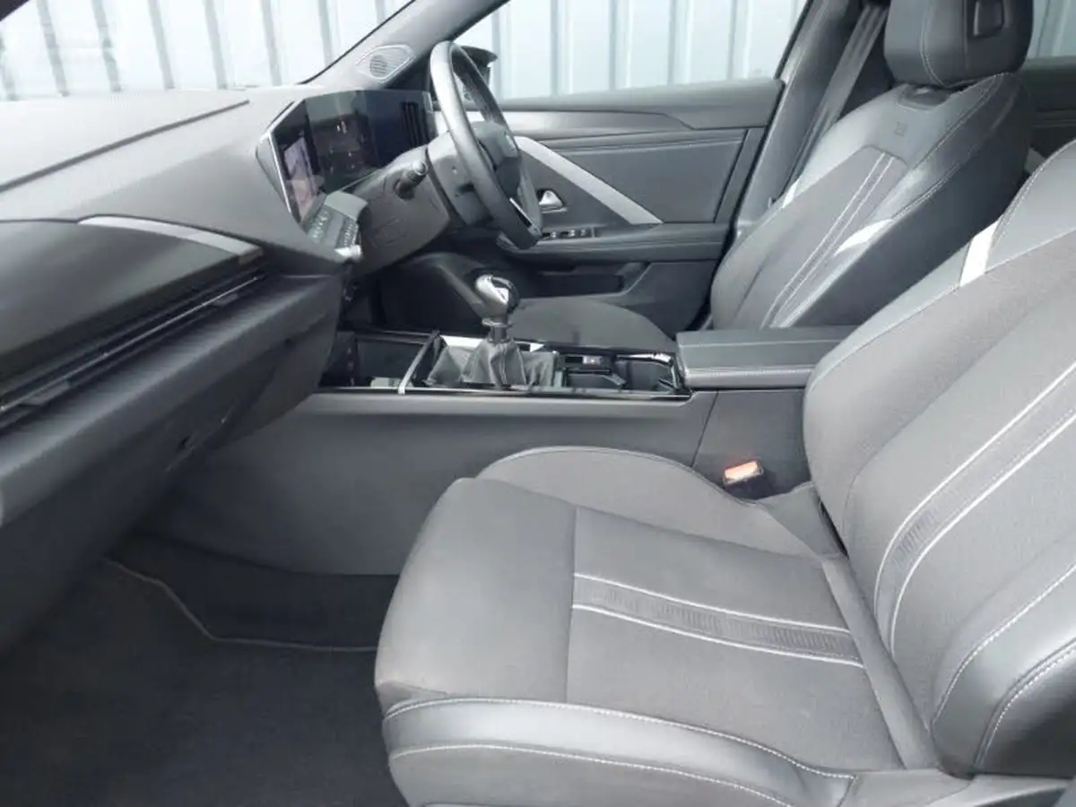 2023-vauxhall-astra-12-turbo-gs-sport-tourer-big-4
