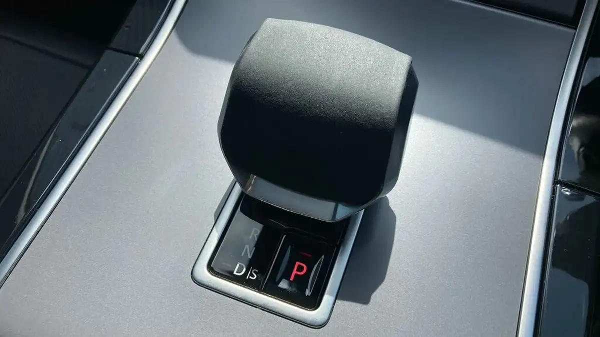 2025-land-rover-range-rover-velar-20-d200-dynamic-se-big-12