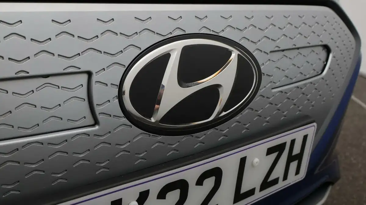 2022-hyundai-ioniq-e-premium-electric-big-22