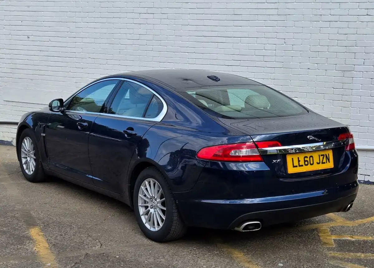 2010-jaguar-xf-30-luxury-big-17