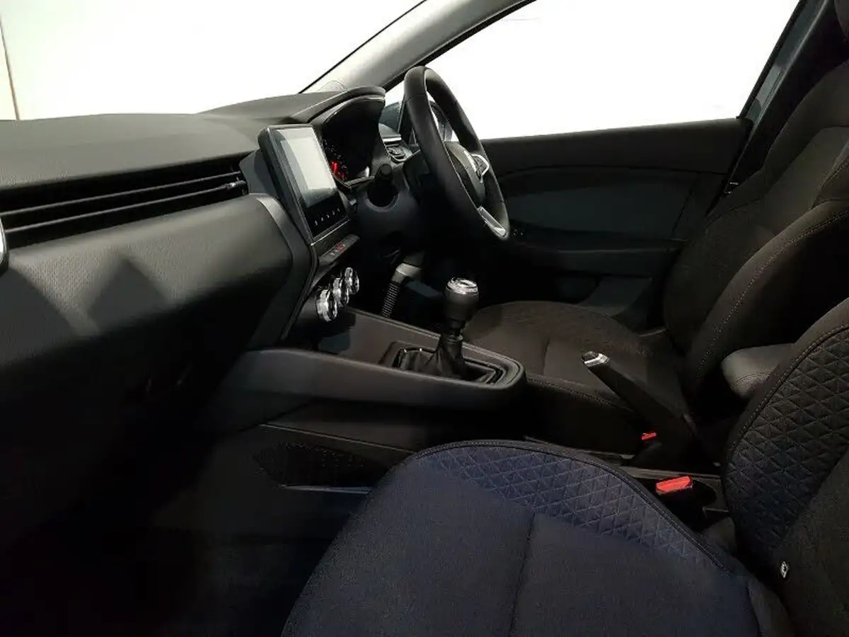 2021-renault-clio-10-tce-iconic-edition-big-4
