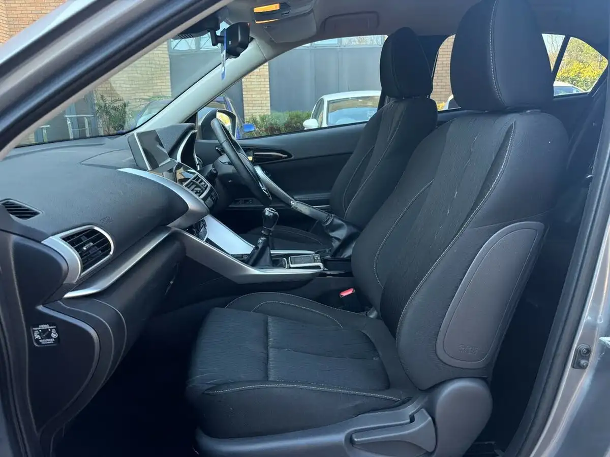 2019-mitsubishi-eclipse-cross-15-3-big-12