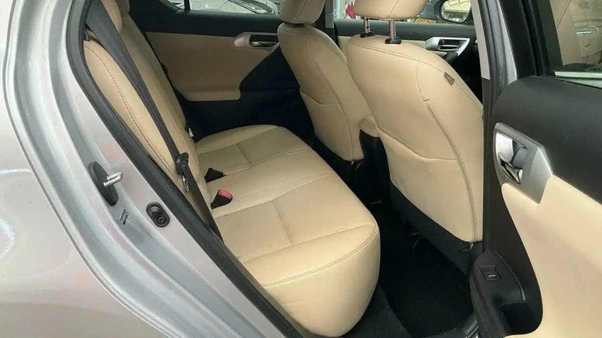 2012-lexus-ct-200h-18-se-l-premier-big-1