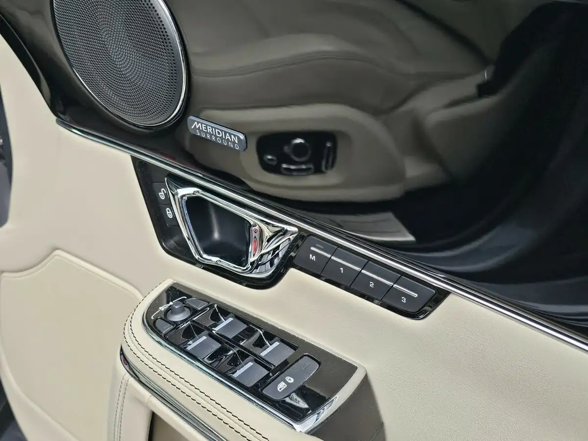 2016-jaguar-xj-series-30td-xj-r-sport-30tdv6-296bhp-big-10