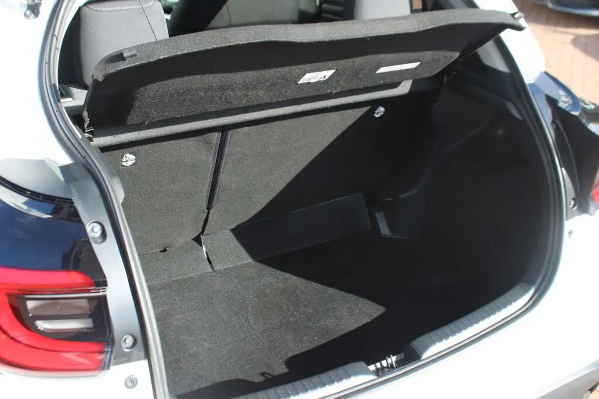 2022-toyota-yaris-15-vvt-i-design-big-14
