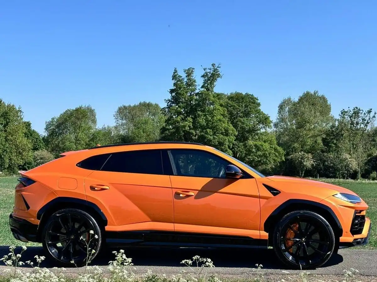 2023-lamborghini-urus-40-no-trim-big-6