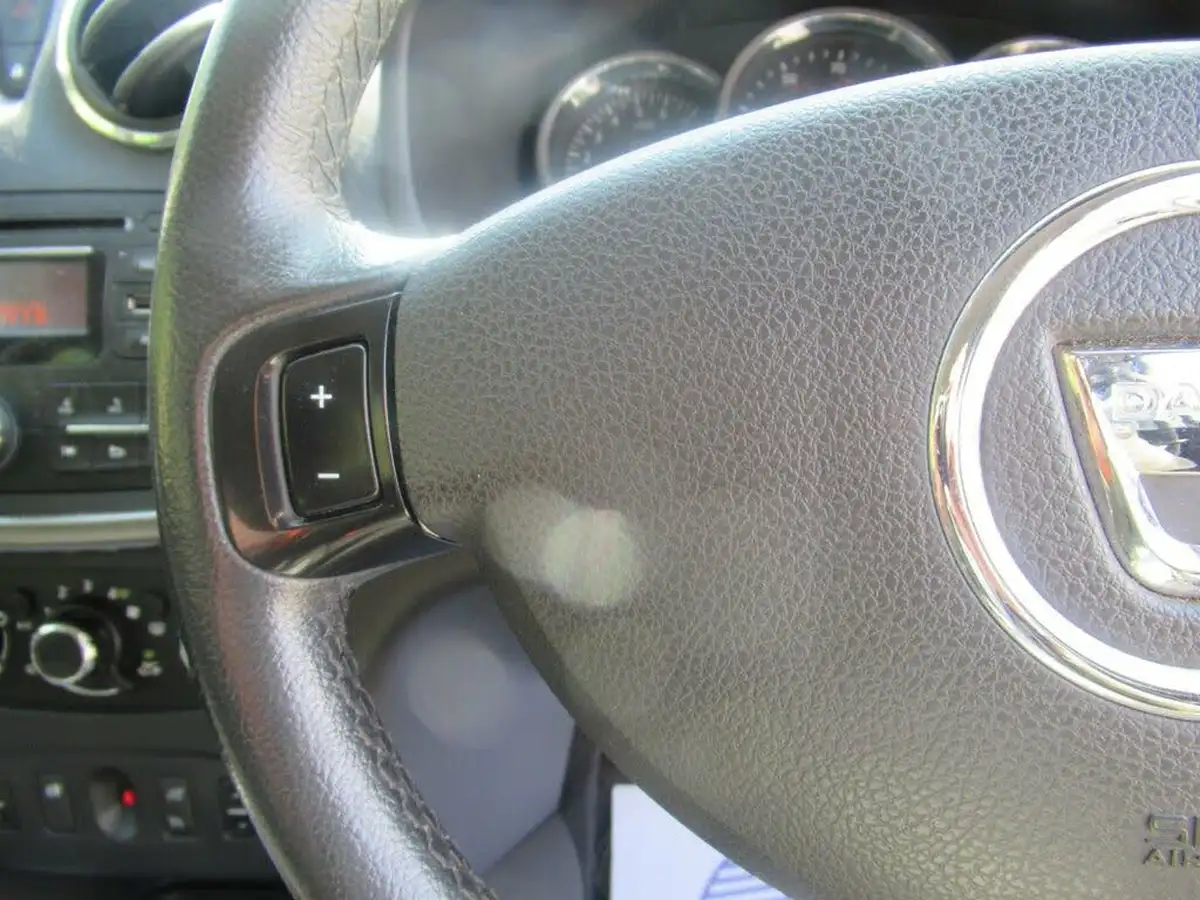 2015-dacia-logan-mcv-15dci-laureate-big-12