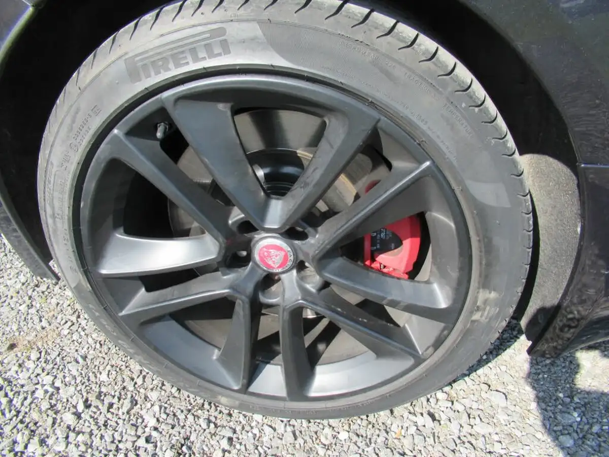2014-jaguar-f-type-30-s-convertible-awd-quickshift-big-15