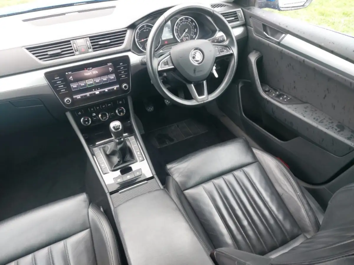 2018-skoda-superb-20tdi-scr-se-technology-hatchback-big-9