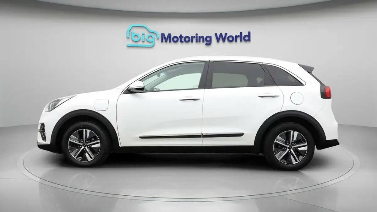 2021-kia-niro-16-gdi-phev-3-42in-cluster-big-3
