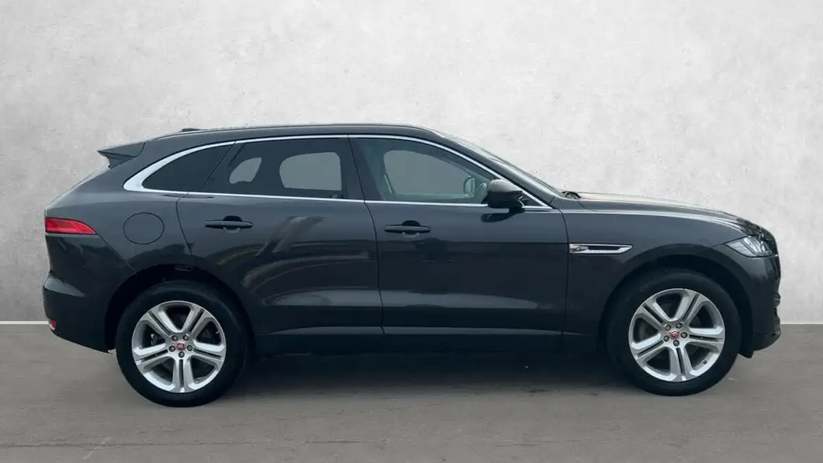 2017-jaguar-f-pace-30td-portfolio-big-4