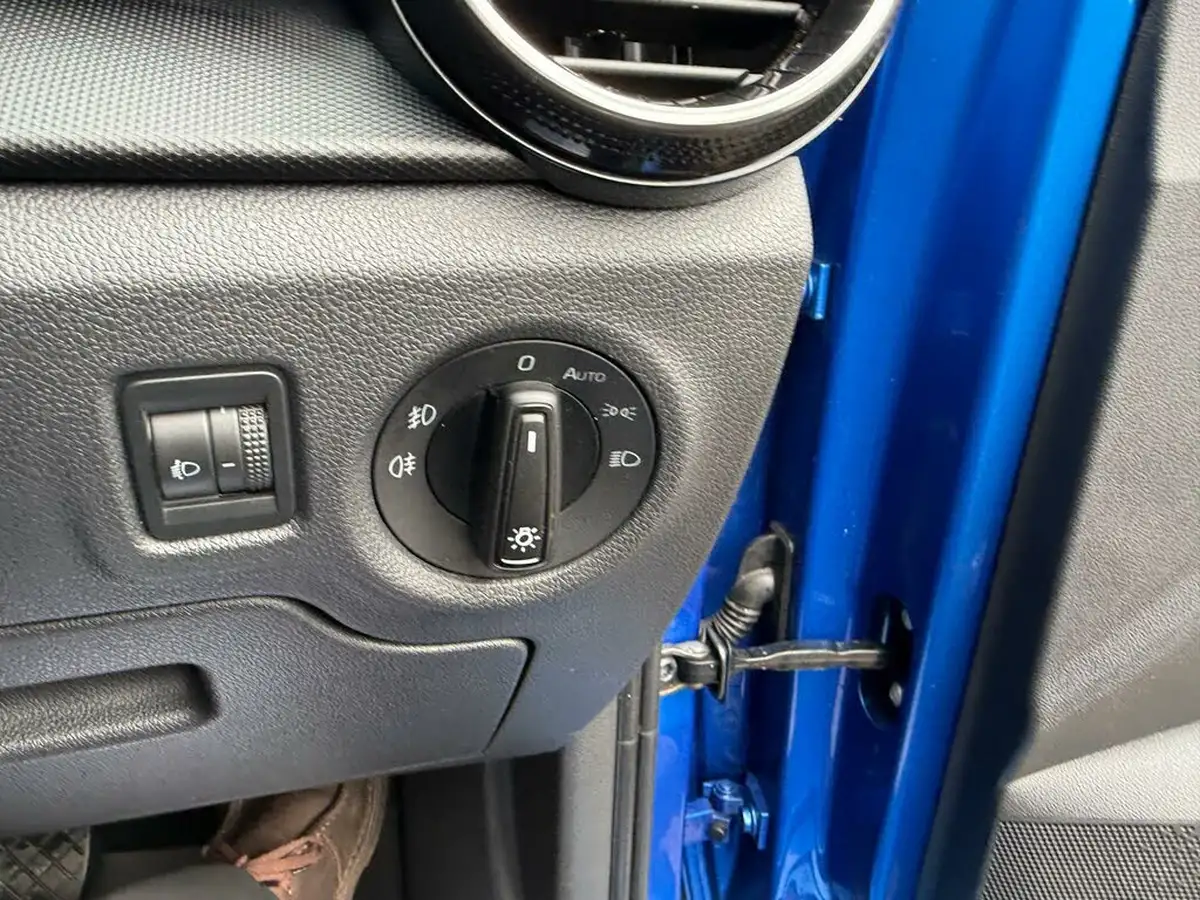 2023-skoda-fabia-10-mpi-colour-edition-big-43