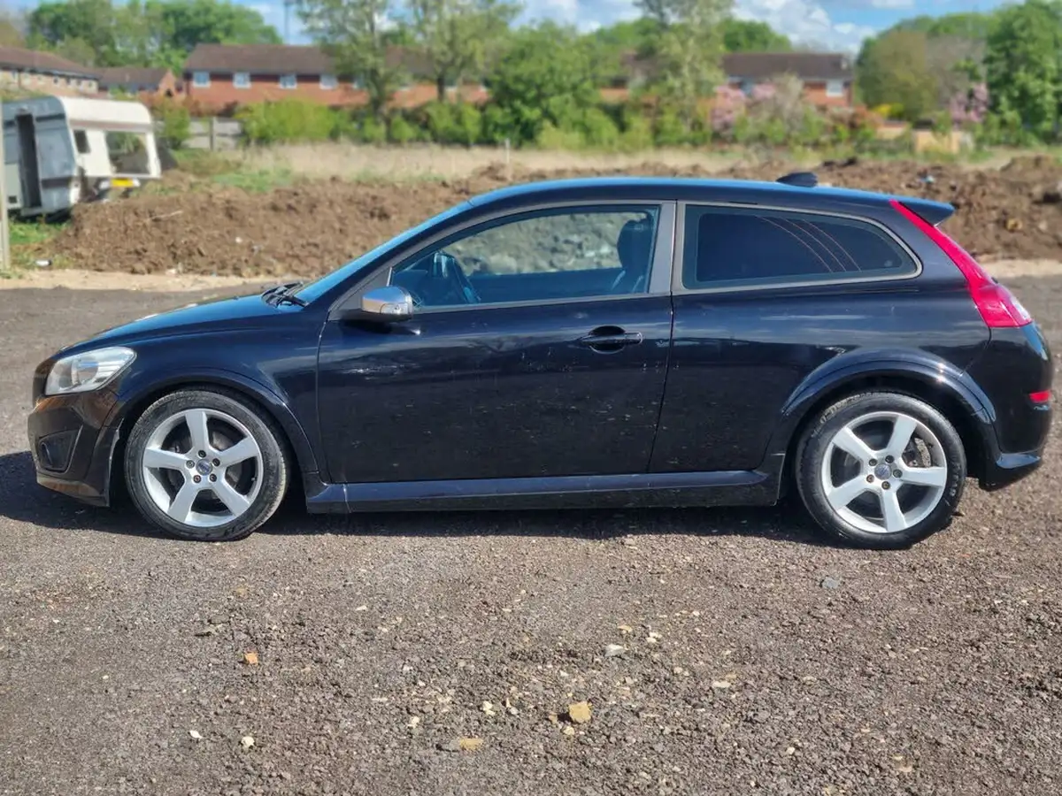 2010-volvo-c30-16td-r-design-big-8