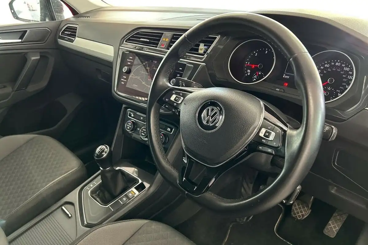 2018-volkswagen-tiguan-20tdi-se-navigation-150ps-scr-big-6