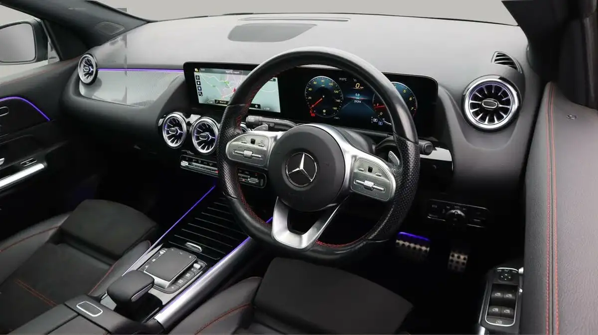 2022-mercedes-benz-gla-class-13-gla-180-amg-line-premium-plus-big-9