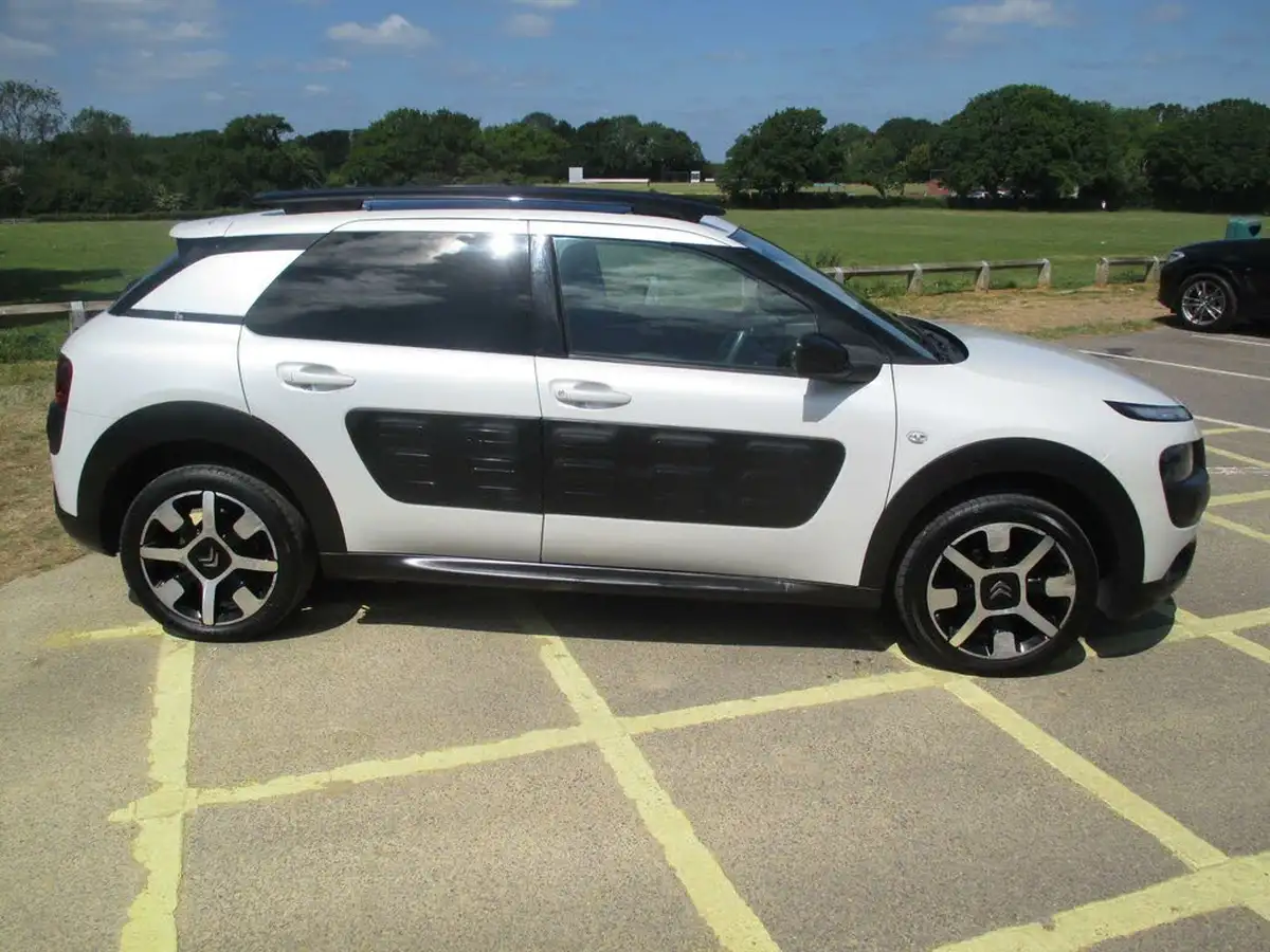2016-citroen-c4-cactus-16bluehdi-flair-edition-big-6