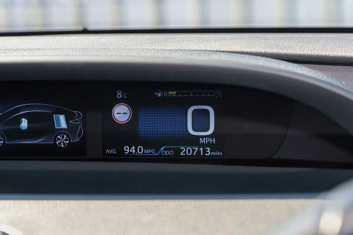 2021-toyota-prius-18-vvt-i-excel-plug-in-e-cvt-big-8