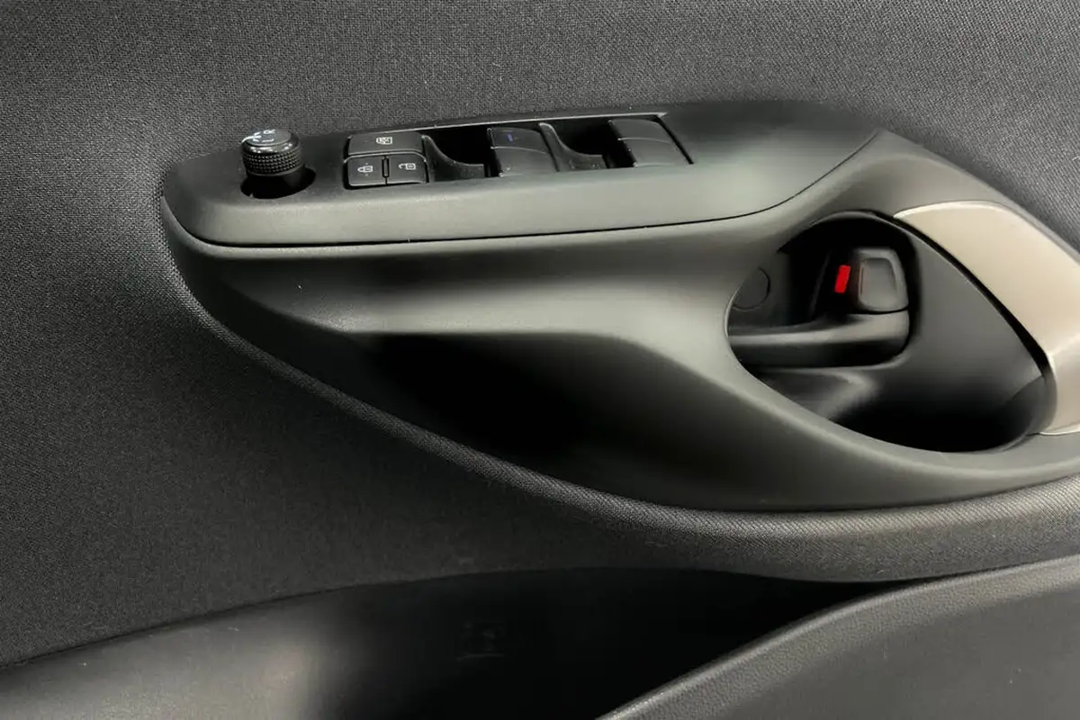 2022-mazda-mazda2-15-agile-big-21