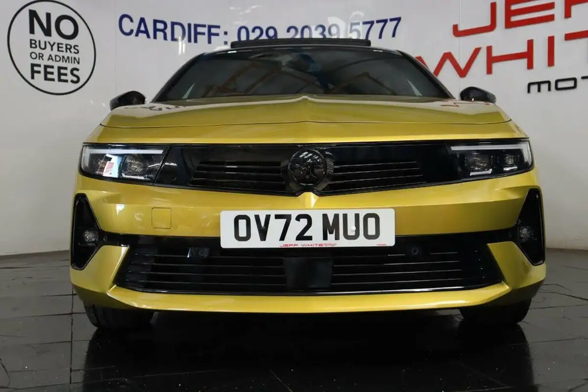 2022-vauxhall-astra-12-turbo-ultimate-auto-big-10