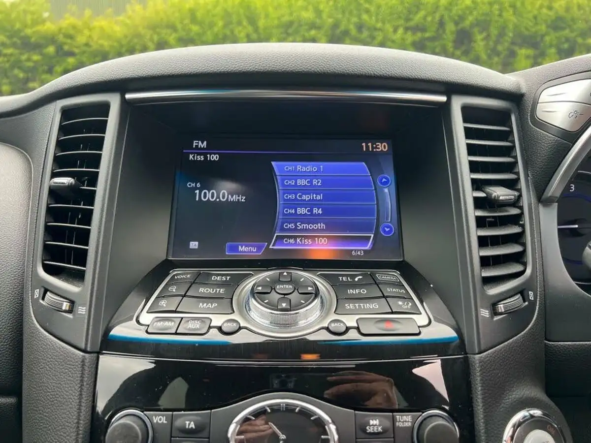 2016-infiniti-qx70-30td-ultimate-big-24