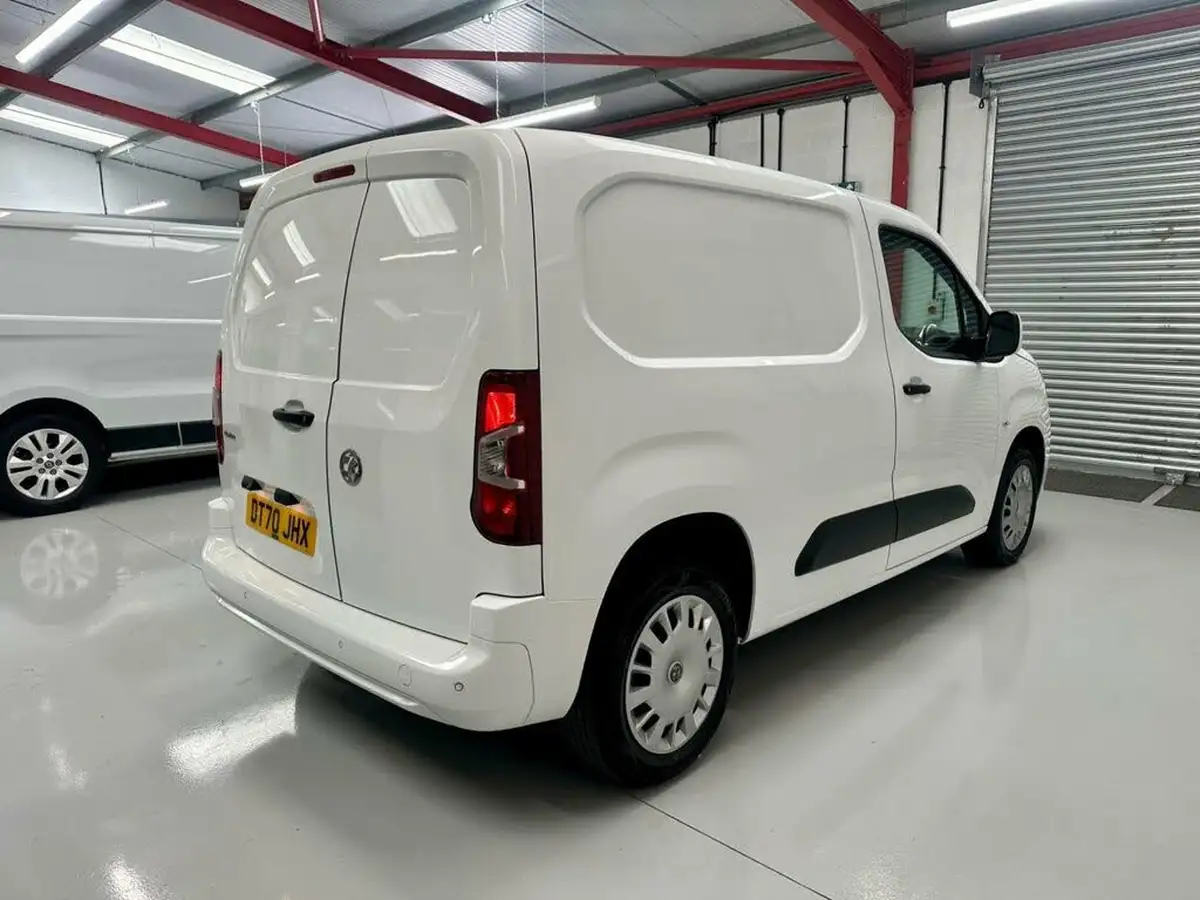 2021-vauxhall-combo-15cdti-sportive-2300-100pseu6dt-l1h1-panel-big-4