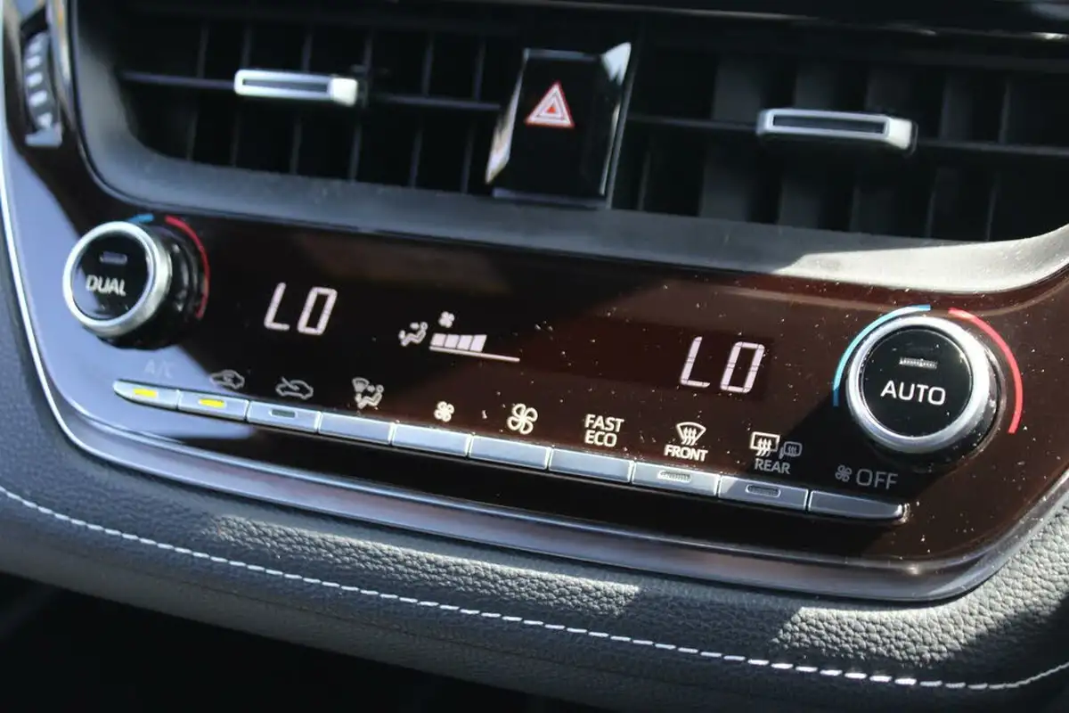 2019-toyota-corolla-18-vvt-i-design-trk-hatchback-5d-big-26