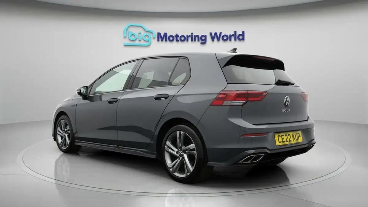 2022-volkswagen-golf-15-tsi-r-line-130ps-hatchback-big-4