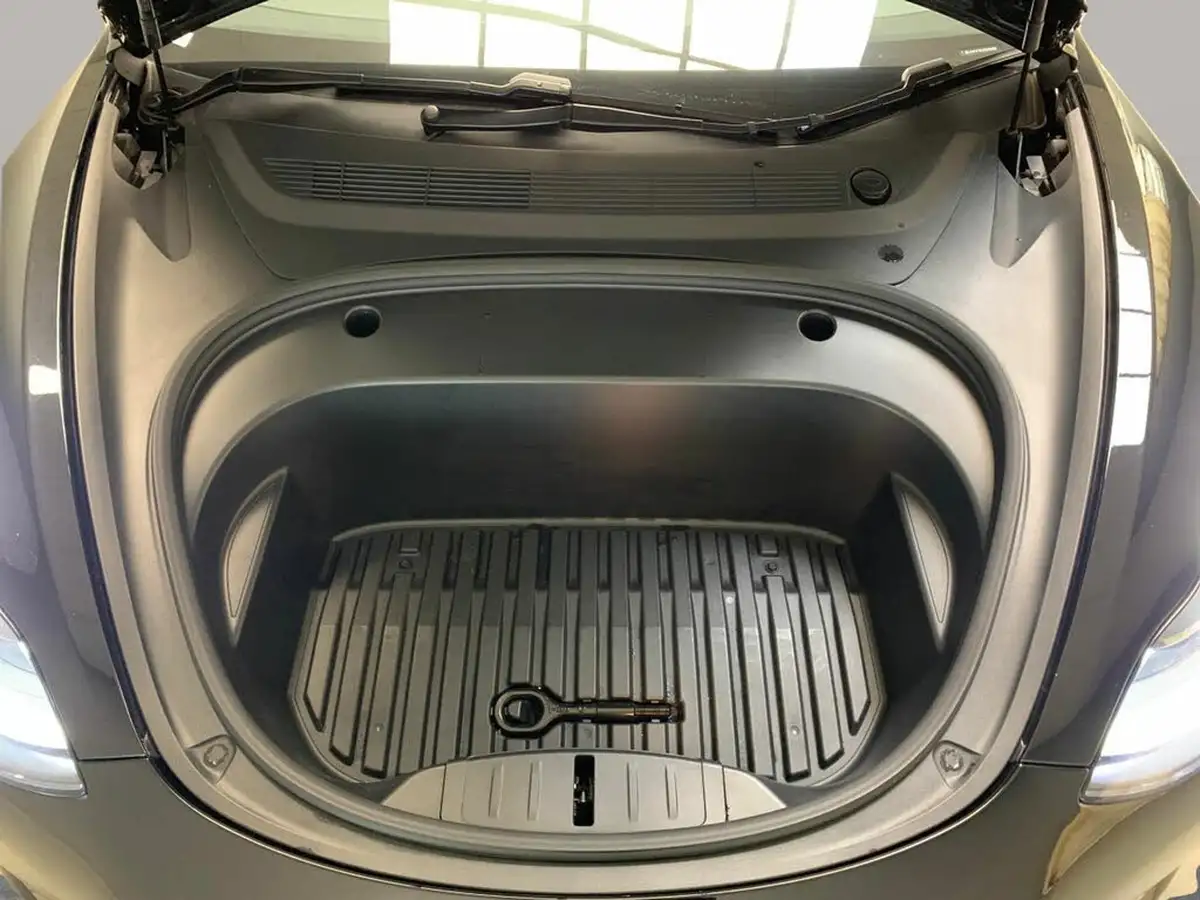 2022-tesla-model-3-e-performance-big-40