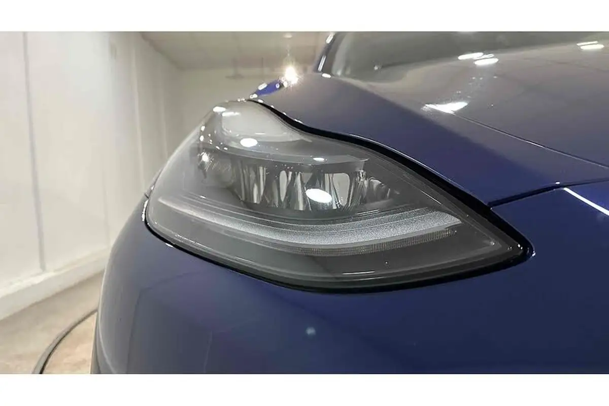 2022-tesla-model-y-e-long-range-big-17