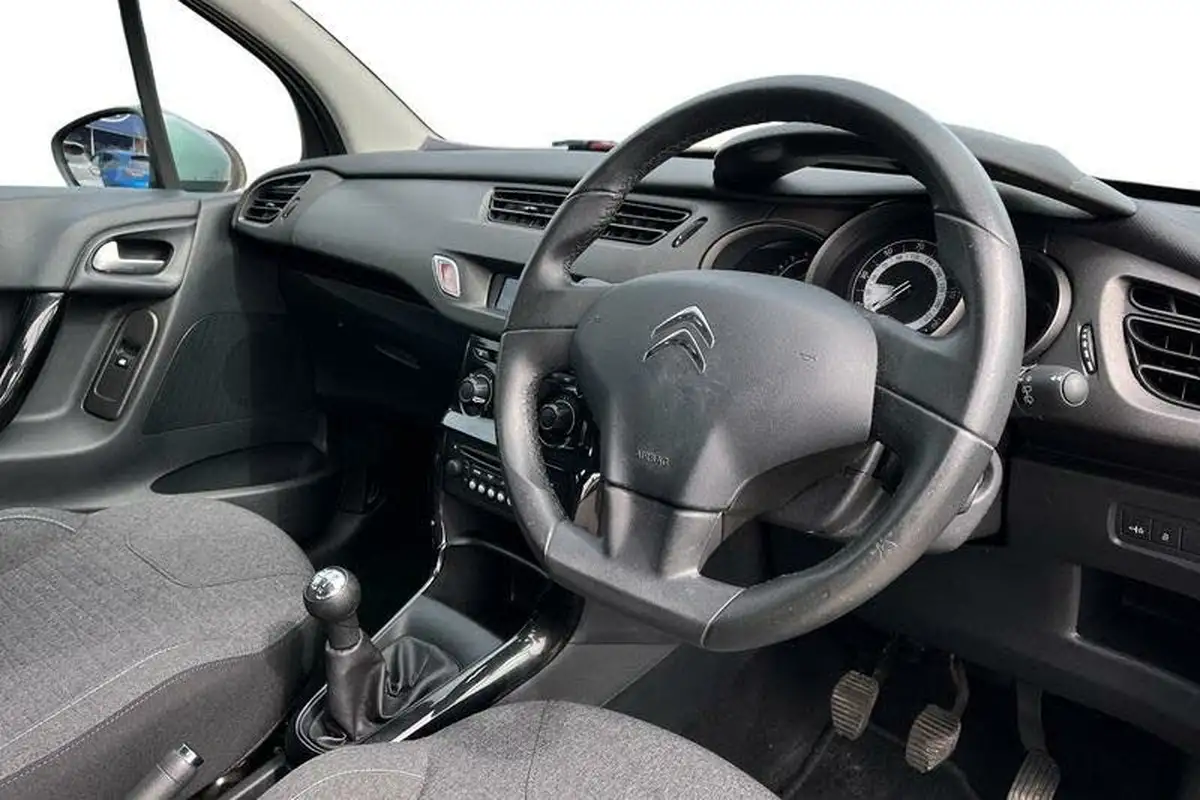 2015-citroen-c3-12-selection-big-8