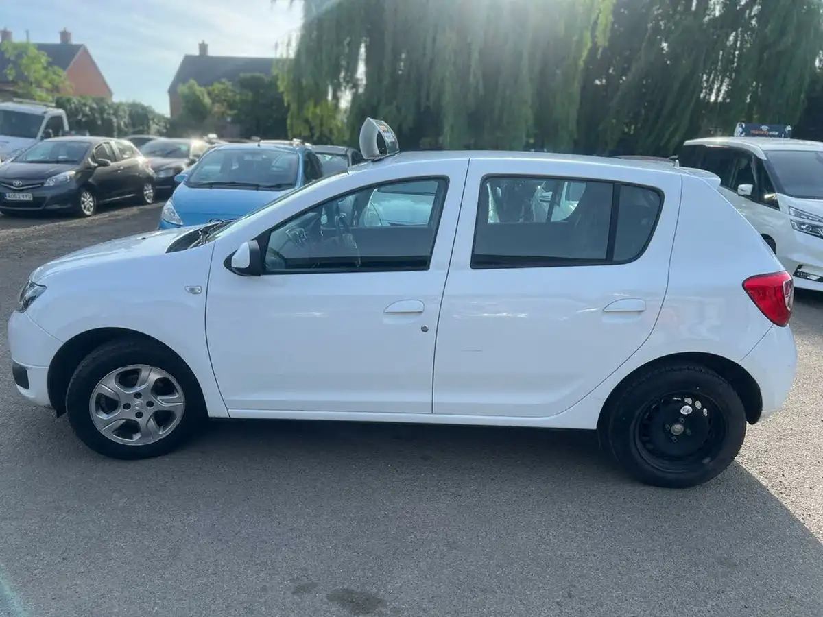2013-dacia-sandero-12-laureate-big-7