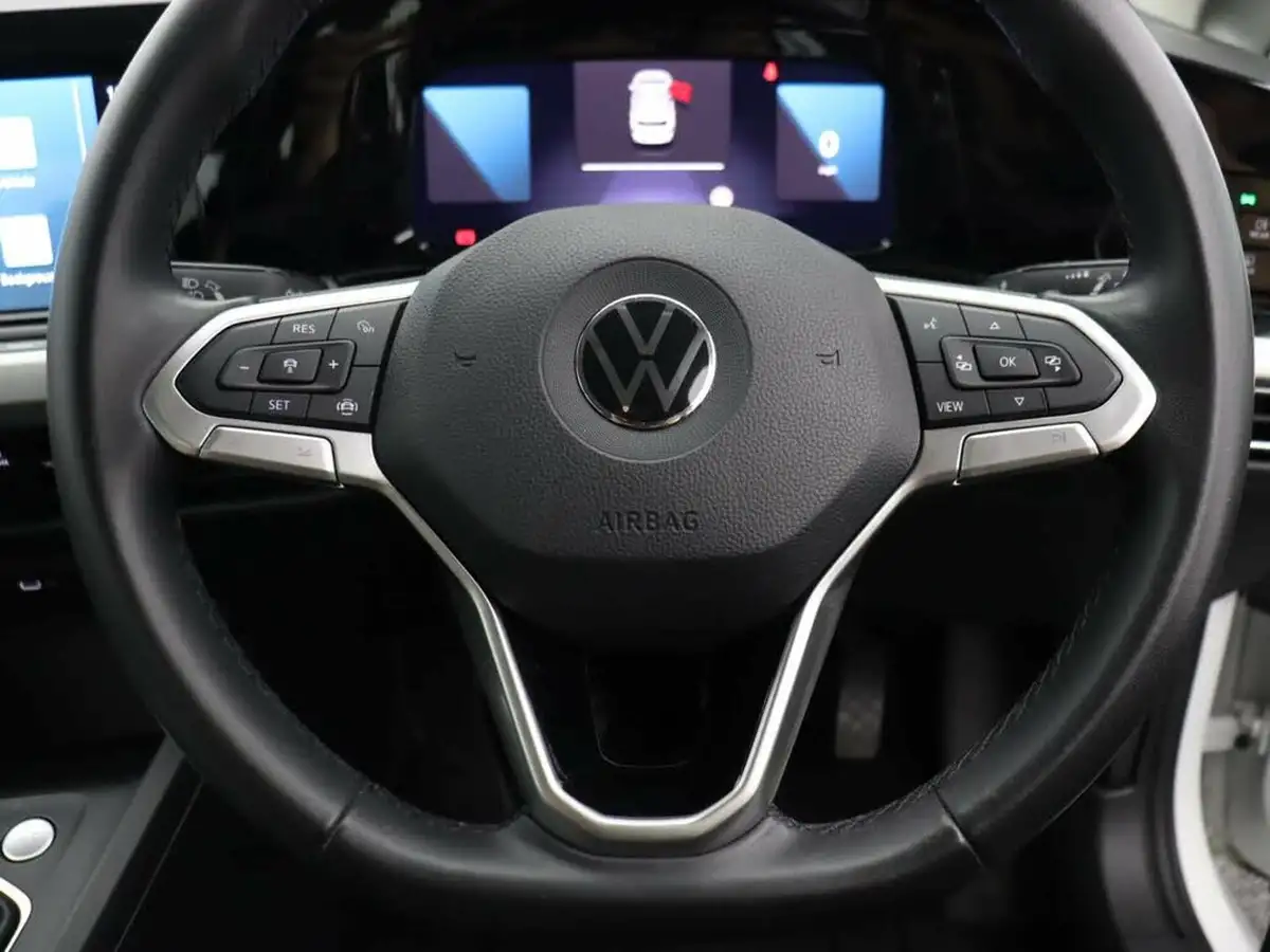 2022-volkswagen-golf-15-tsi-life-150ps-hatchback-big-36