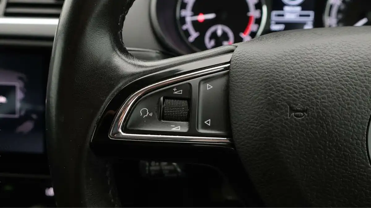 2020-skoda-octavia-16tdi-se-technology-estate-big-23