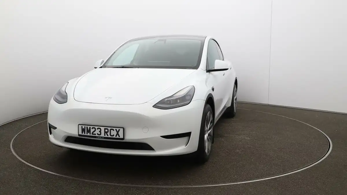 2023-tesla-model-y-e-rwd-big-36