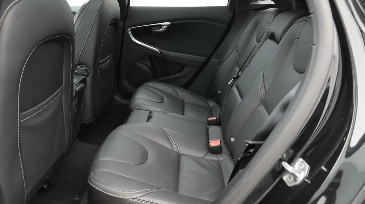 2019-volvo-v40-20td-d3-r-design-nav-plus-geartronic-big-16