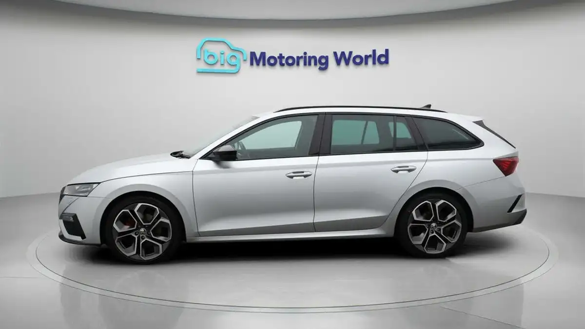2021-skoda-octavia-20tdi-vrs-estate-big-4