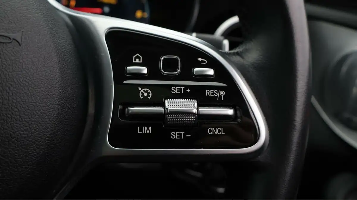 2019-mercedes-benz-c-class-20d-c220d-sport-premium-plusss-saloon-4d-big-27