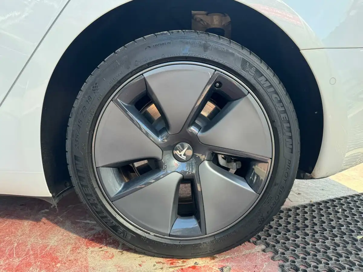 2021-tesla-model-3-e-long-range-awd-big-11