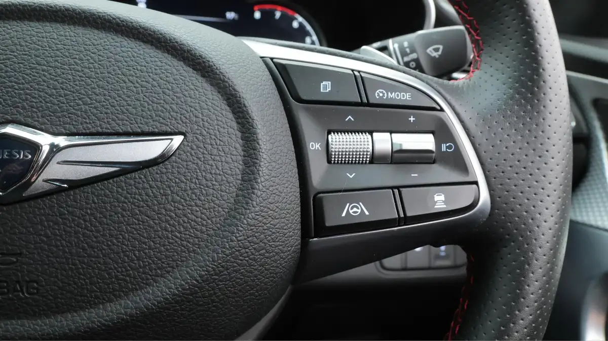 2022-genesis-g70-20-t-sport-line-saloon-4d-big-25