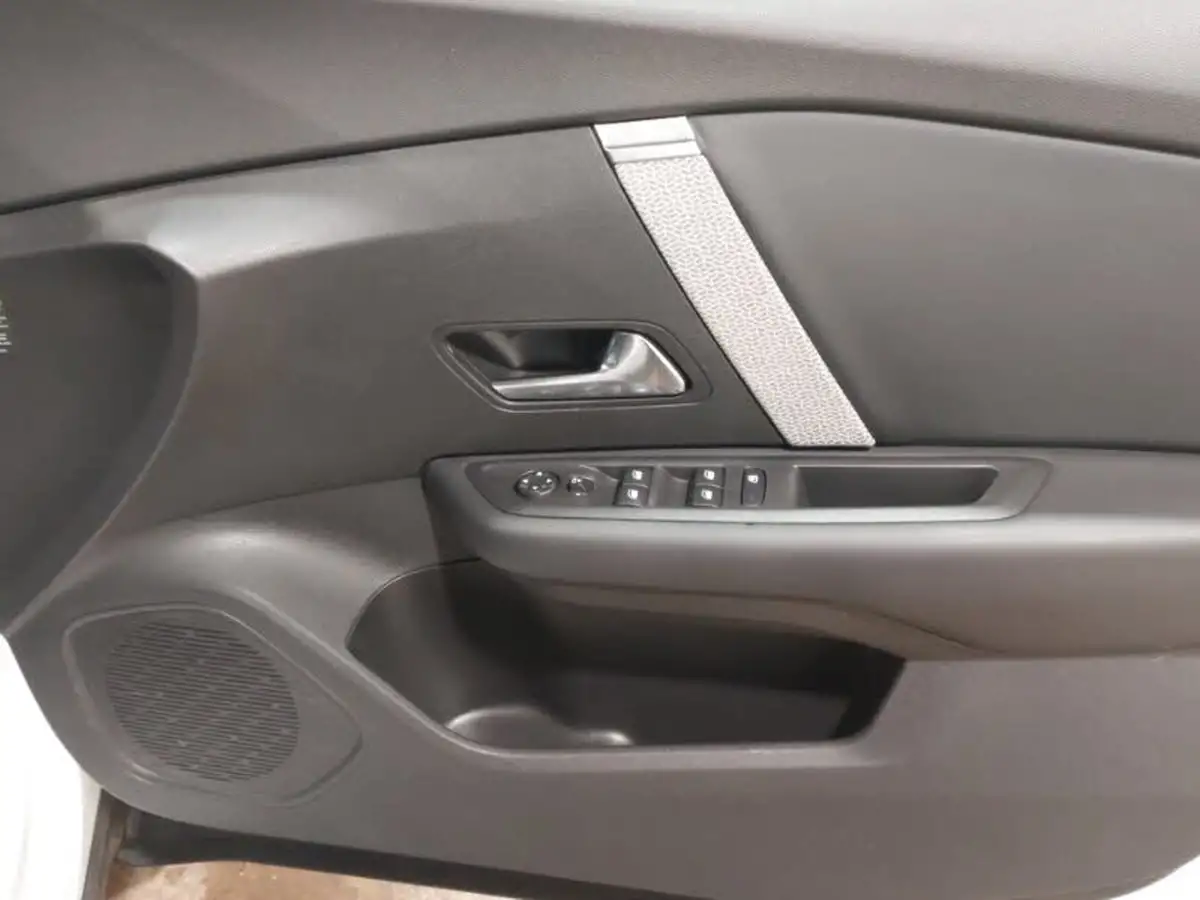 2022-citroen-c4-12-puretech-sense-plus-big-18