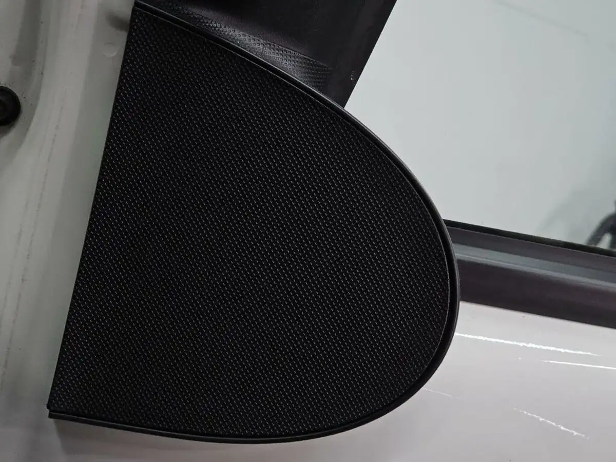 2013-toyota-aygo-10-aygo-fire-5d-big-57