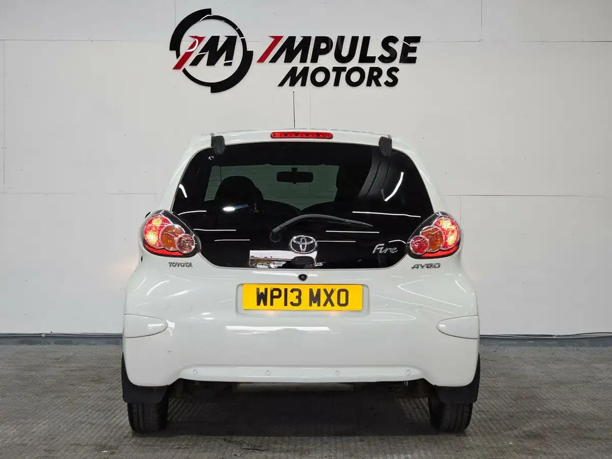 2013-toyota-aygo-10-aygo-fire-5d-big-5