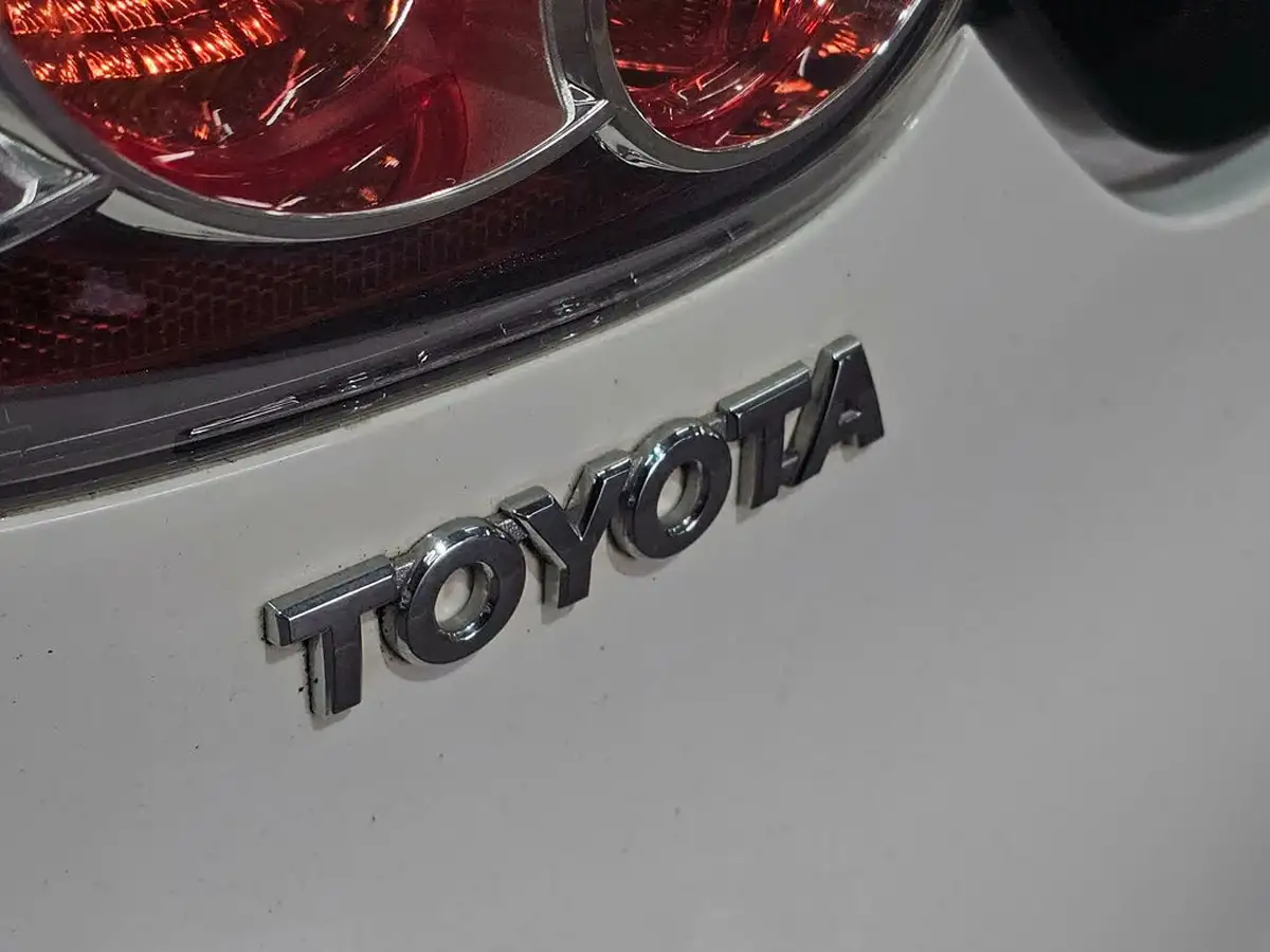 2013-toyota-aygo-10-aygo-fire-5d-big-77