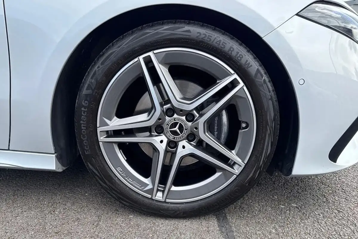 2023-mercedes-benz-a-class-13-a200-amg-line-executive-hatchback-5d-big-9